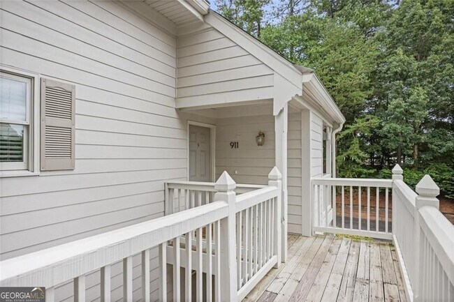 Building Photo - 911 Hollyfax Cir NE