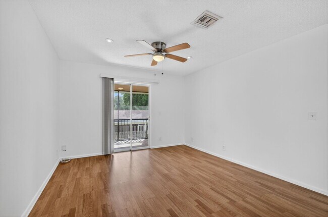 Building Photo - 1580 Montauk Dr