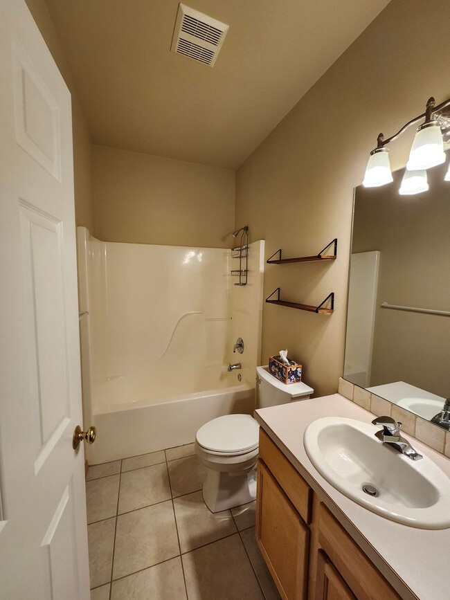 Building Photo - Stunning Home close to biking and walking paths!