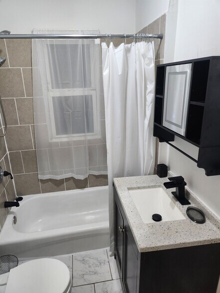 Building Photo - 46 Webster Pl