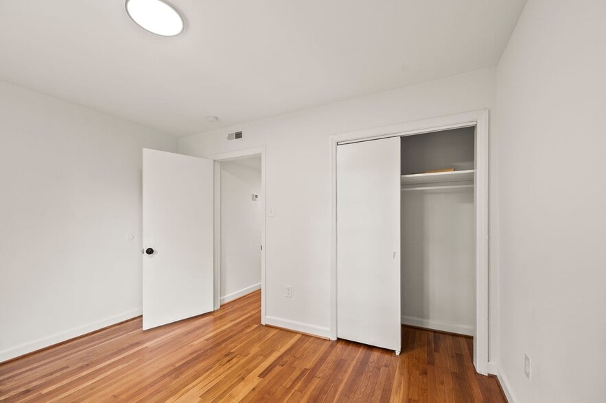 Building Photo - 1640 W Northwest Blvd