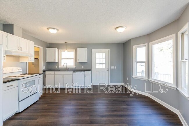 Building Photo - 700 Western Ave