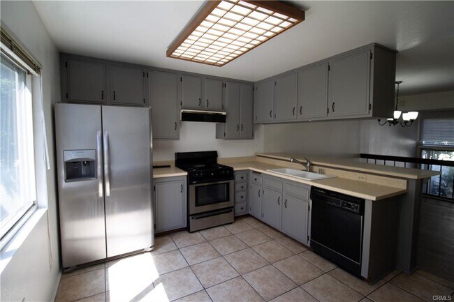 Primary Photo - 6204 1/2 Shoup Avenue, Los Angeles, CA 913...