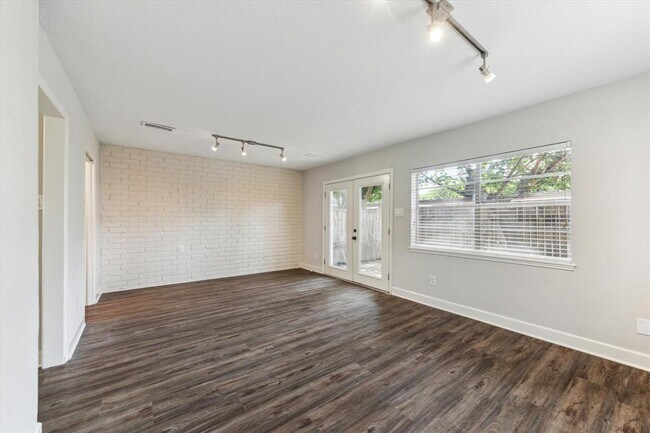 Building Photo - 1107 Country Pl Dr