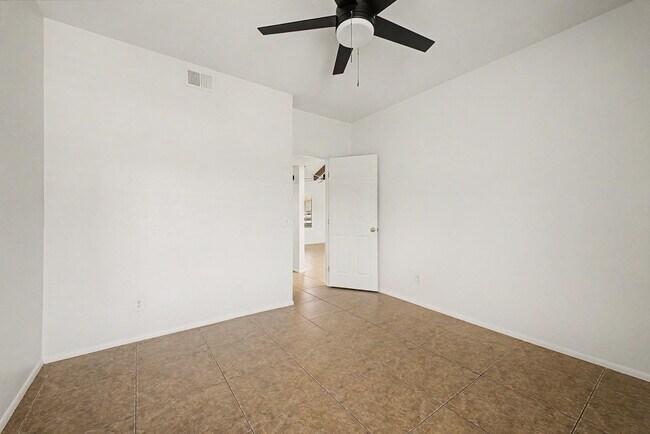 Building Photo - 11666 N 28th Dr