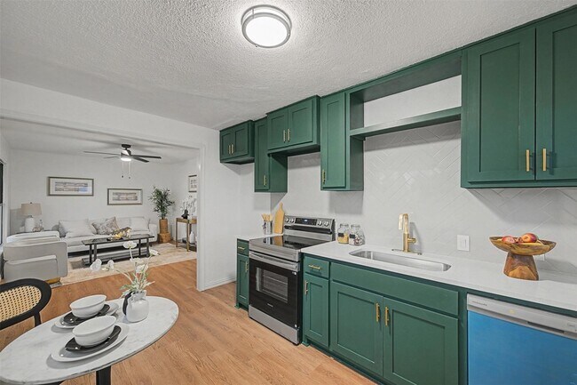 Building Photo - 7349 Pensacola Ave