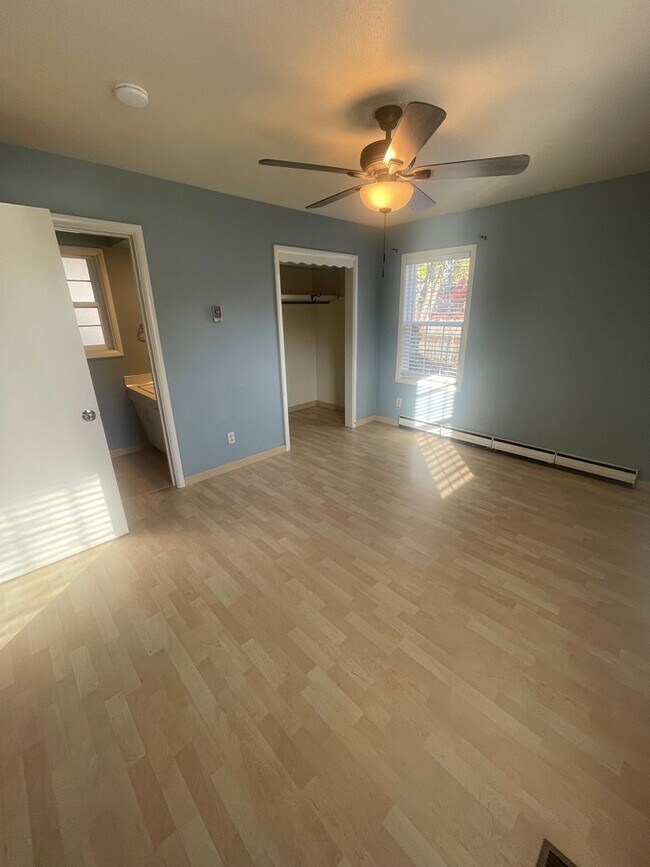 Building Photo - 515 E Elmore St