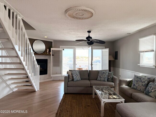 Building Photo - 1109 N Ocean Ave