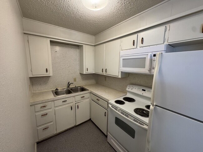Building Photo - 5909 East F M 40