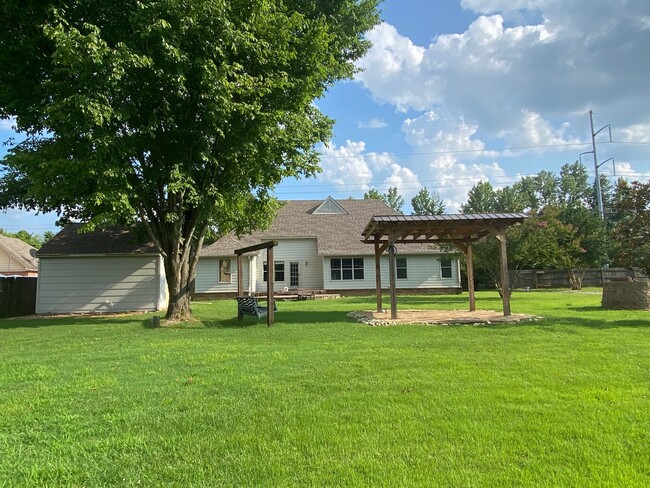Building Photo - 5260 Stateline Rd W
