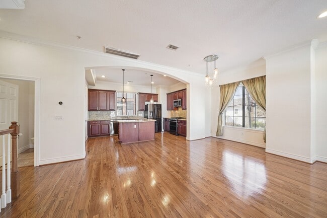 Building Photo - 1402 Wheeler Ave