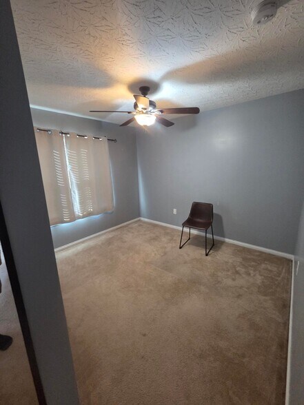 Building Photo - 575 Rosebud Cir