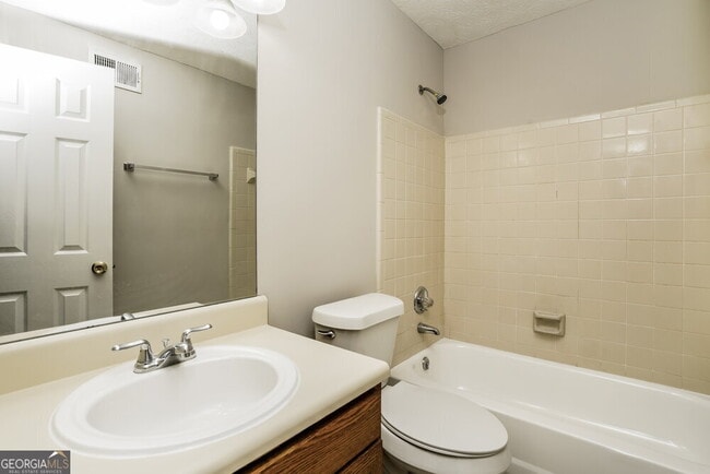 Building Photo - 2318 Wellington Cir