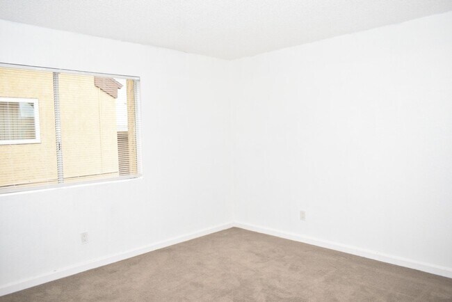 Building Photo - Modern 2 bed 1 Ba Unit, Private Patio and Community Pool (San Diego, 92105)