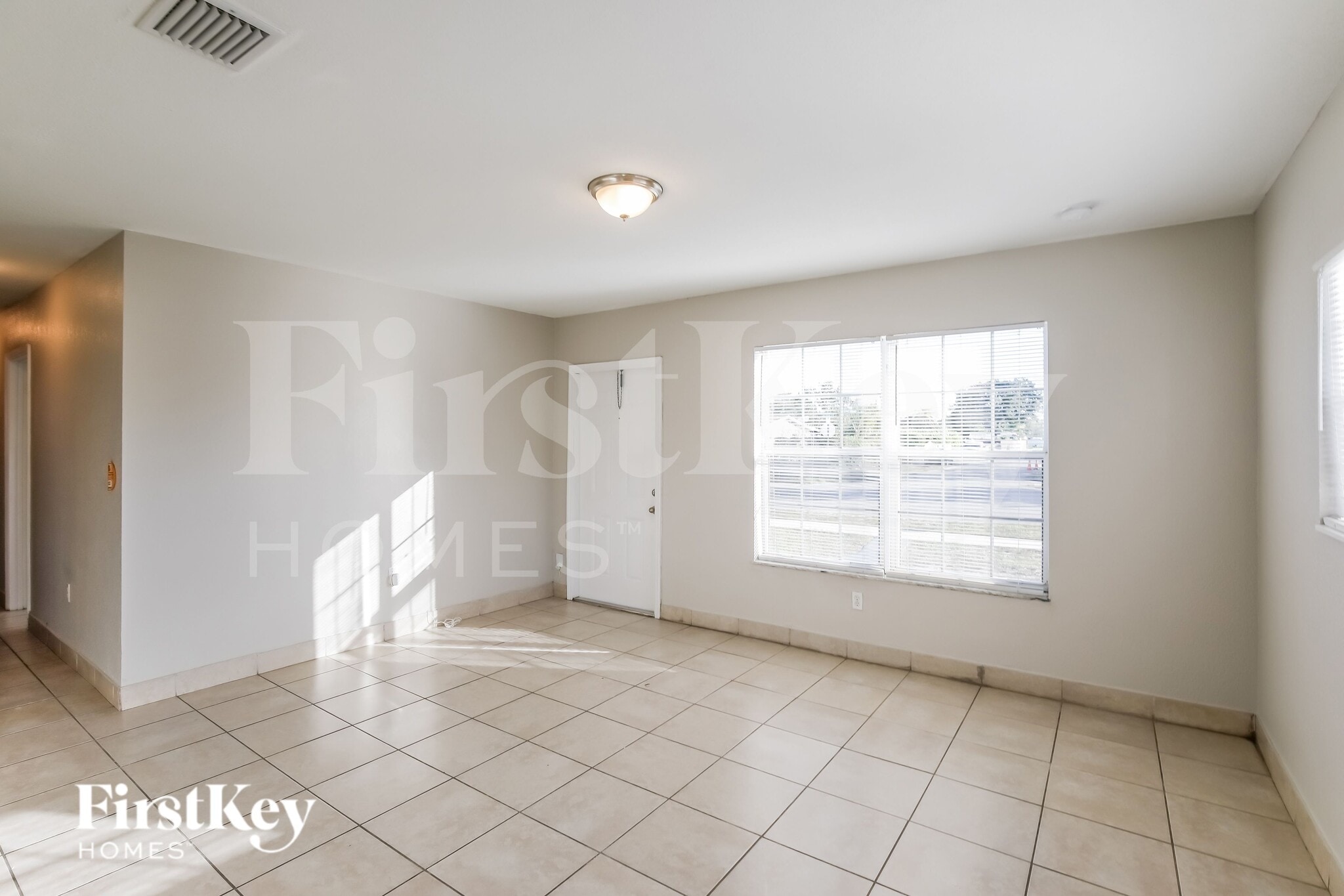 Building Photo - 1231 NE 214th St