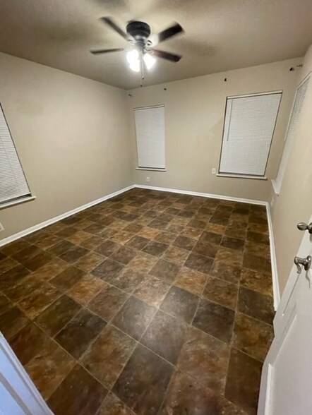 Building Photo - 320 Oleander Ave