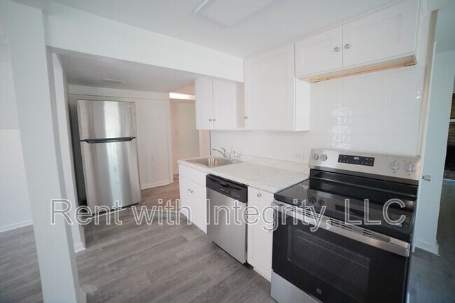 Building Photo - 1118 Louise Dr