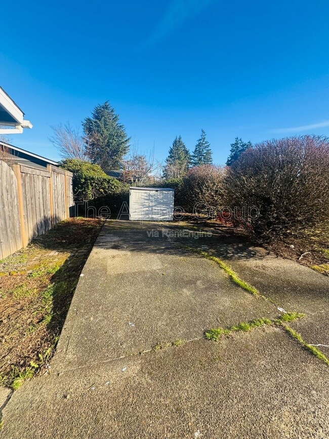 Building Photo - 12805 SW Washington St