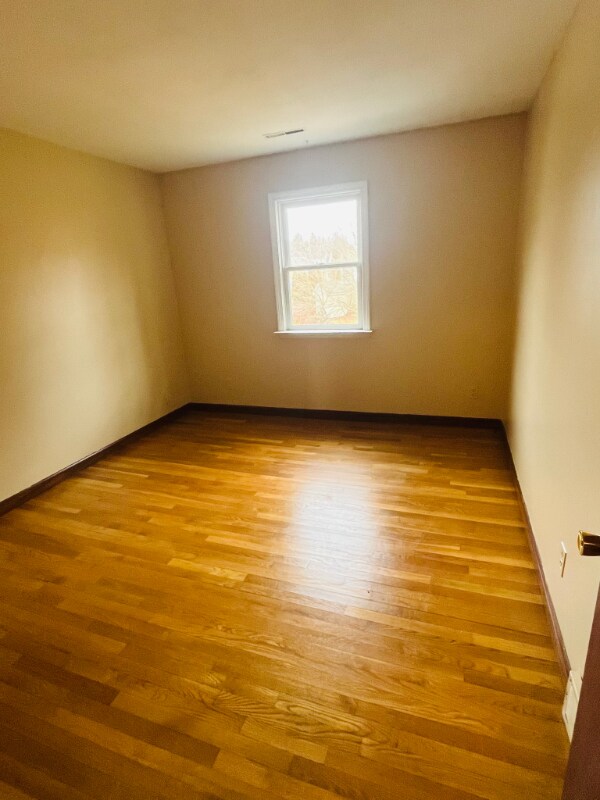 Building Photo - 7 Bryson Ave