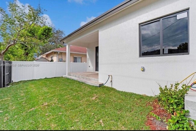 Building Photo - 2210 Farragut St