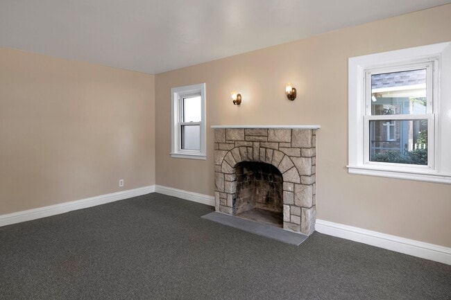 Building Photo - 25 Greenview Ave