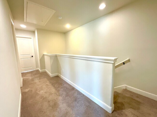 Building Photo - 3BR / 2.5BA Home | Fenced Backyard, Garage & Stainless Appliances!