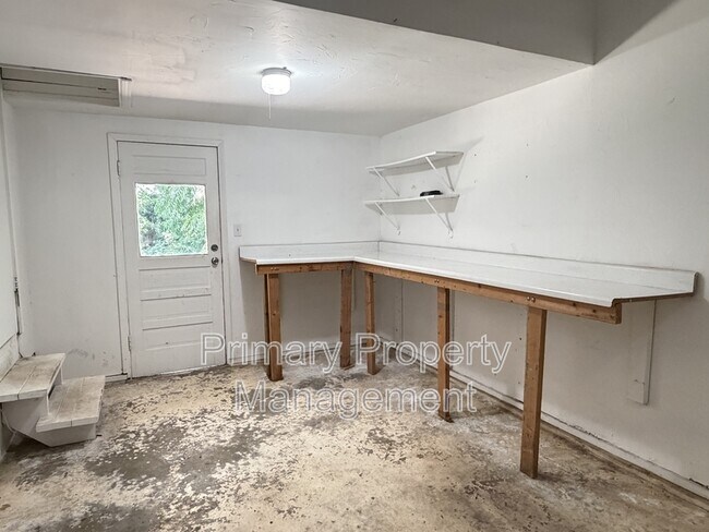 Building Photo - 1722 Mattern Dr