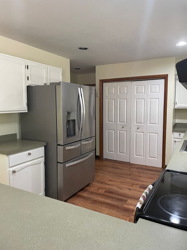 Building Photo - 3 Bedroom Home in Dauphin