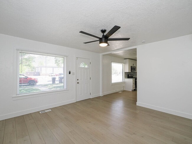 Building Photo - 3 Bed Bungalow Near BYU & UVU – Large Private Yard