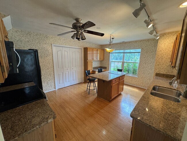 Building Photo - Location! 4 bedroom with garage convenient...