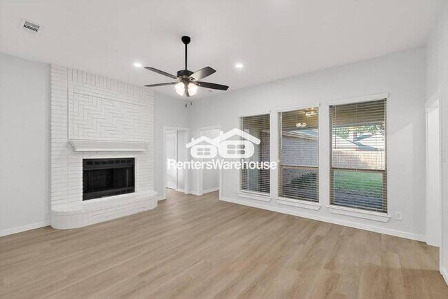 Building Photo - Completely Refreshed NRH Home Move IN Ready.