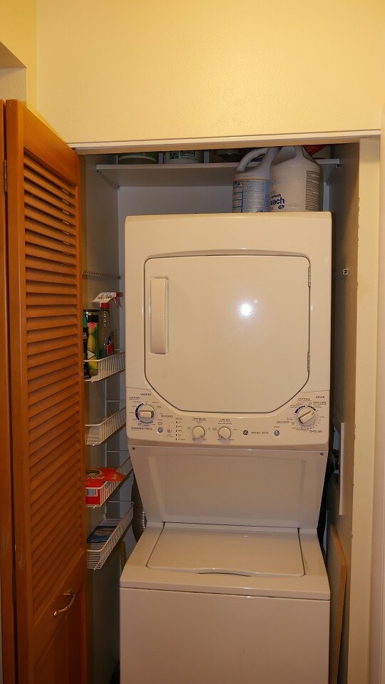 Building Photo - 2641 S Xanadu Way