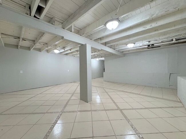 Building Photo - 3512 Clifton Ave