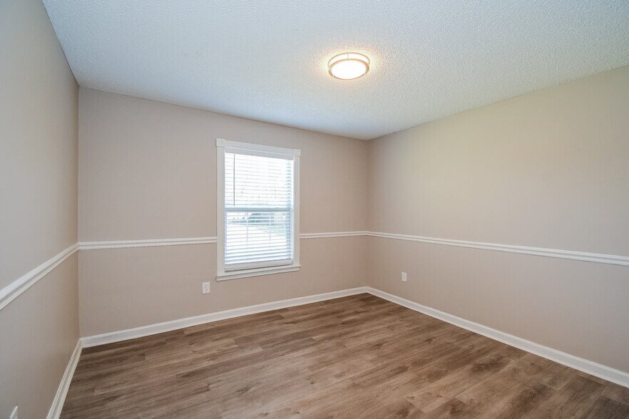 Building Photo - 3083 Wavering Ln