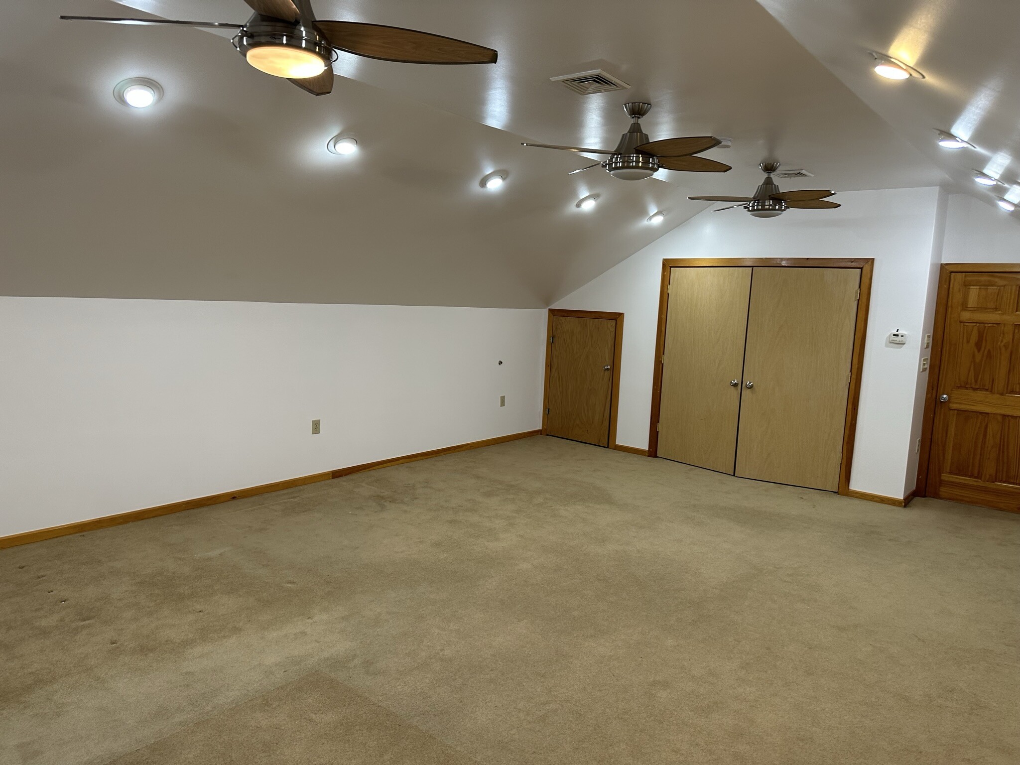 Building Photo - 160 6th Ave