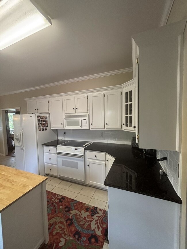 Building Photo - Spacious 3 Bed 2 Bath Home In Homewood With Large Basement
