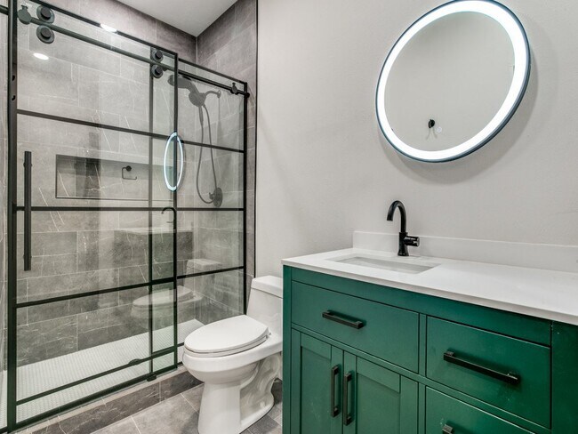 Building Photo - TCU 1 bedroom Unit - Summer 2026 Move In