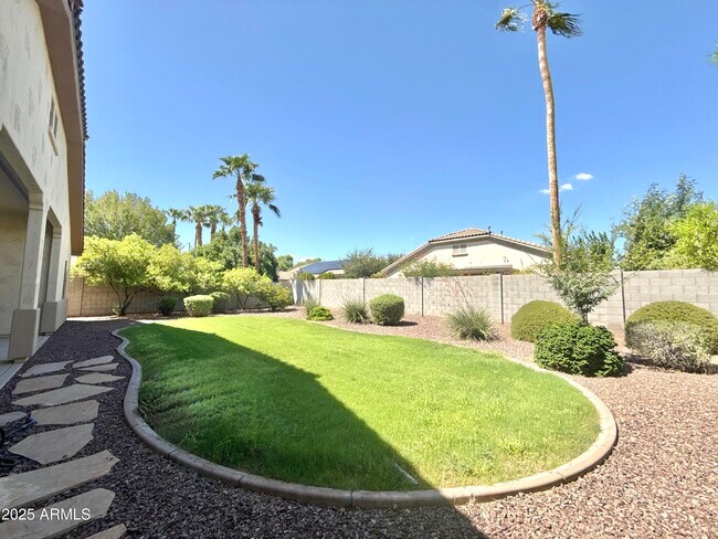 Building Photo - 12816 W Vista Paseo Dr