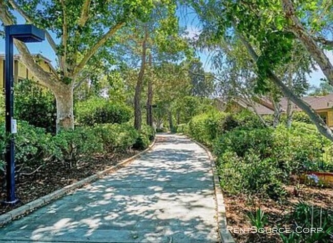 Building Photo - 3 Bedroom Sunrise Home for Lease in Valencia