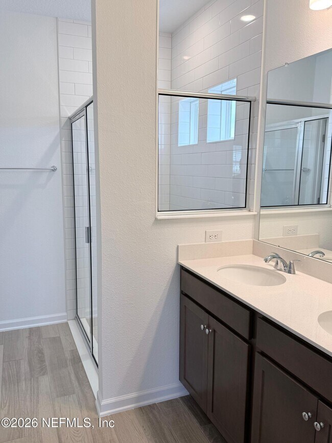 Building Photo - 523 Farmfield Dr