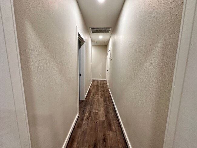 Building Photo - 3 Bed House Close to Historical Downtown Bryan