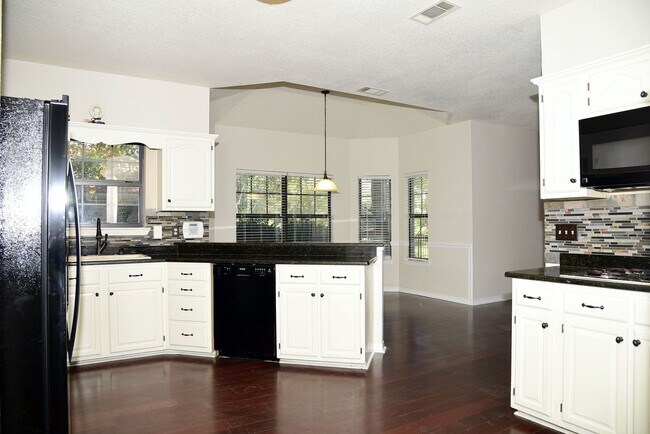 Building Photo - Spacious 4 Bedroom in Southwind at Bluewater Bay!