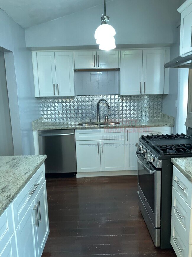 Building Photo - Charming 4-Bedroom Home with Modern Touches