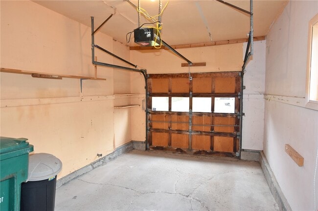 Building Photo - 300 Howland Ave