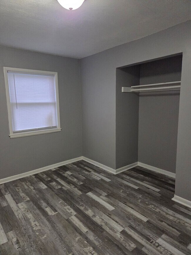 Building Photo - 1025 S St Clair St