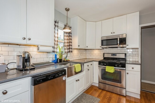 Building Photo - 320 S Cass Ave