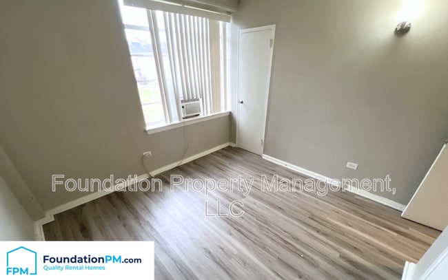 Building Photo - 1915 S Pkwy E