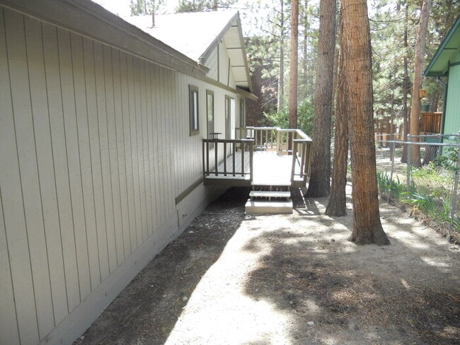 Building Photo - Charming 3-Bed, 2-Bath Home with 2-Car Gar...