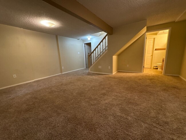 Building Photo - SUN VALLEY 2 BEDROOM, 2 BATHROOM TOWNHOUSE
