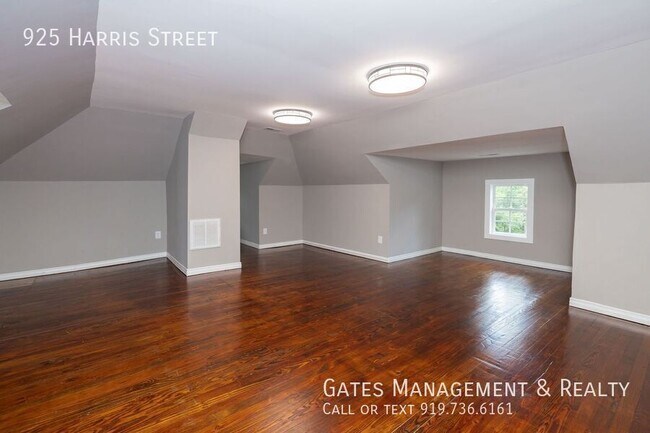 Building Photo - 925 Harris St
